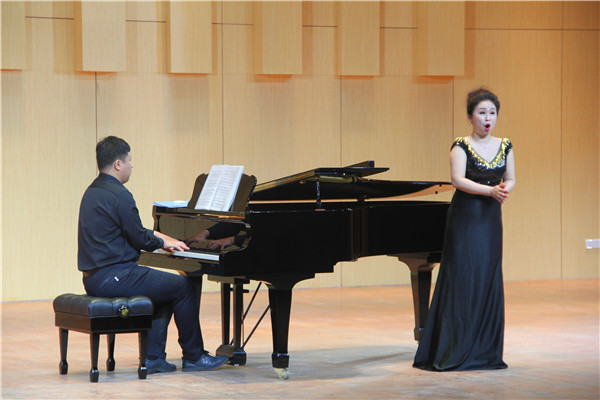 2016062917124812.jpg 我院青年教师周其玮副教授举办 “琦音玮烨”独唱音乐会