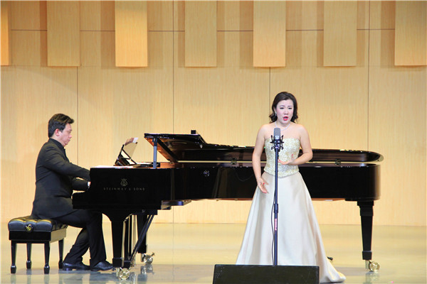 2017010309462177.jpg 我院举办姚博慧专场音乐会