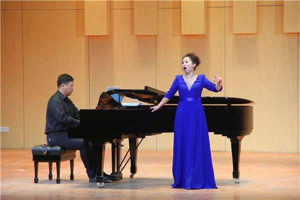 2016062917125050.jpg 我院青年教师周其玮副教授举办 “琦音玮烨”独唱音乐会