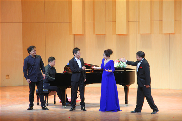 2016062917124960.jpg 我院青年教师周其玮副教授举办 “琦音玮烨”独唱音乐会