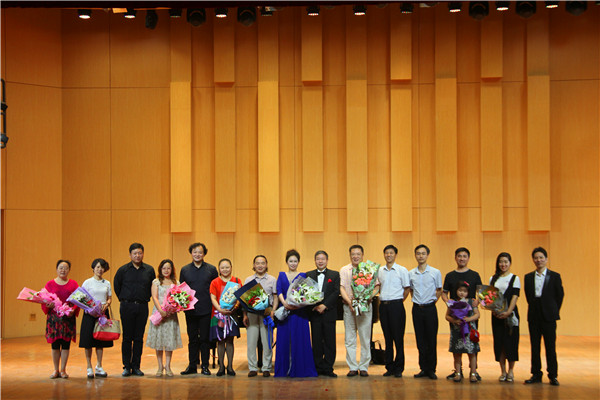 2016062917132513.jpg 我院青年教师周其玮副教授举办 “琦音玮烨”独唱音乐会