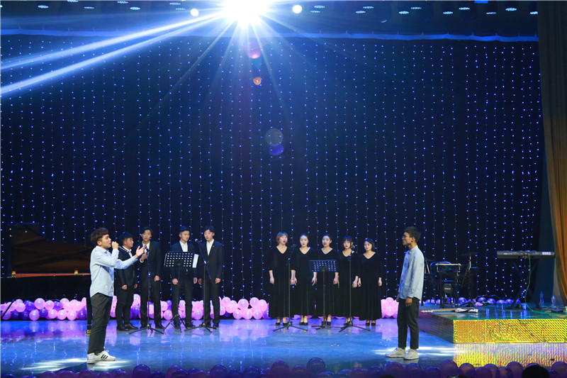 2017122111230412.jpg “浉水欢歌”校园歌手大赛举办