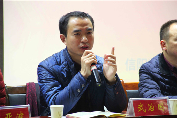 2016121410500310.jpg 我院召开学生干部与学生党员大会