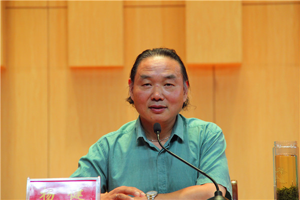 2016092215325613.jpg 院长杨健为新生做入学教育第一讲