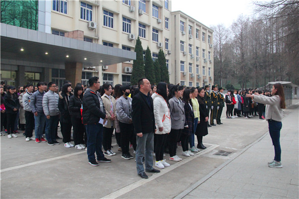 2017032014145021.jpg 我院隆重举行升旗仪式