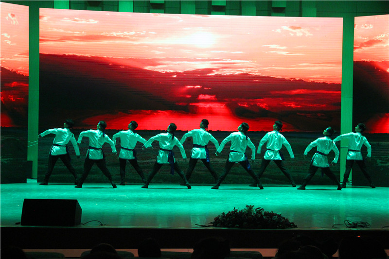 2017061209043569.jpg 我院举办学生会欢送毕业生文艺晚会